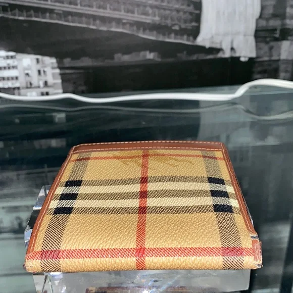 Authentic Classic Burberry Bifold Wallet - Picture 15 of 15